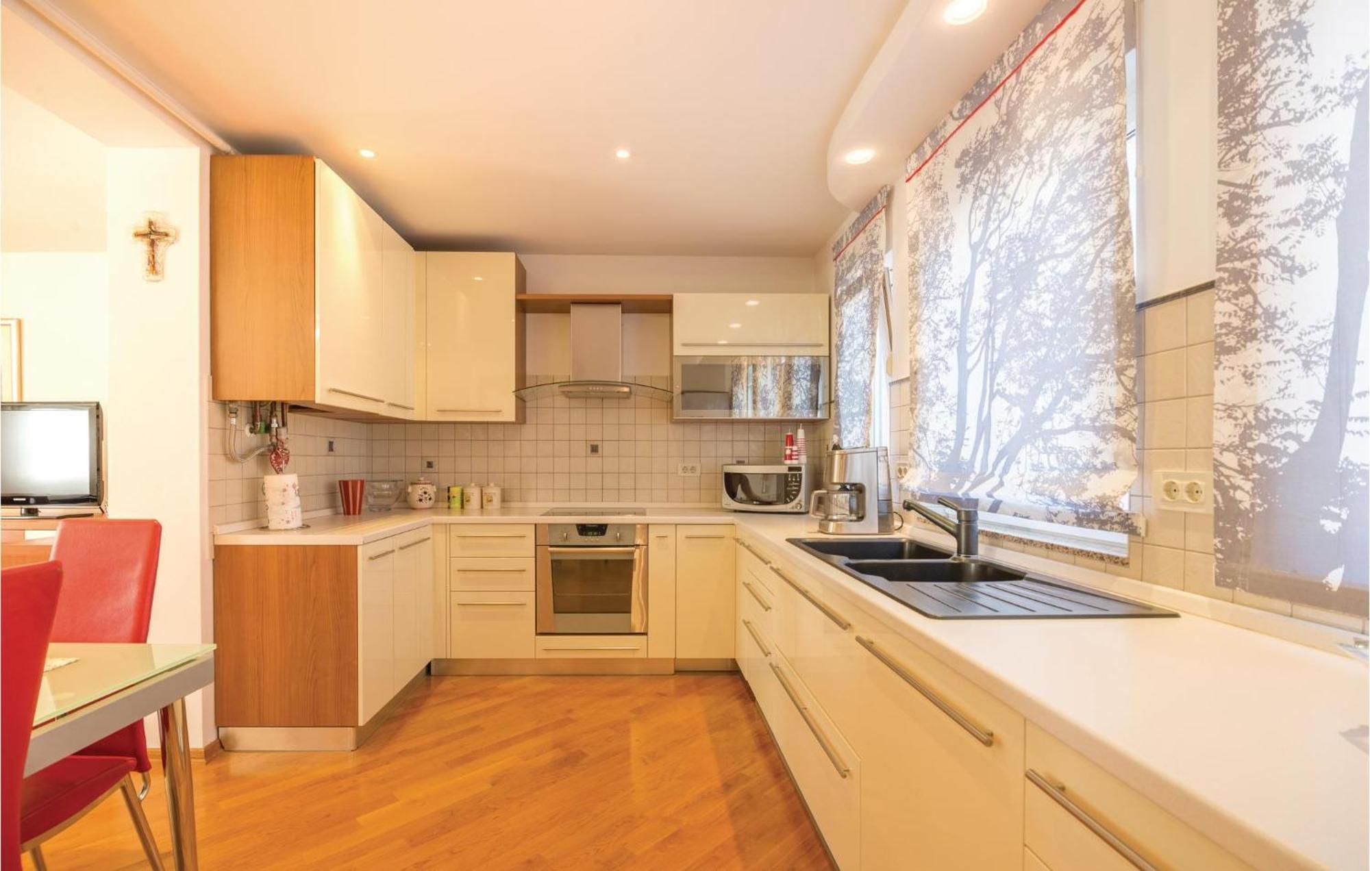 Cozy Apartment In Rijeka With Kitchen ภายนอก รูปภาพ