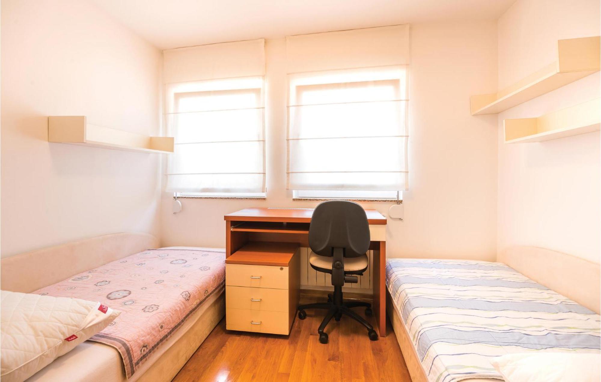 Cozy Apartment In Rijeka With Kitchen ภายนอก รูปภาพ