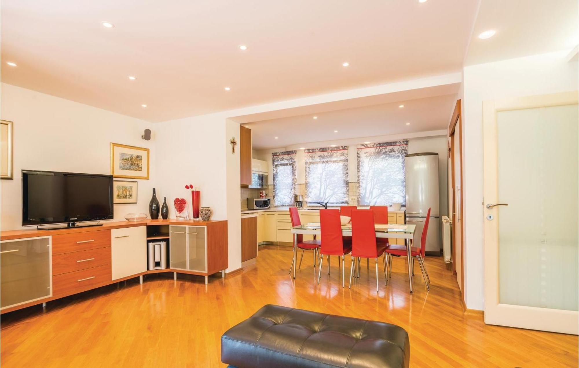 Cozy Apartment In Rijeka With Kitchen ภายนอก รูปภาพ